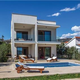 5 Bedroom Beachfront Villa with Pool in Kastel Stafilic near Trogir, Sleeps 10